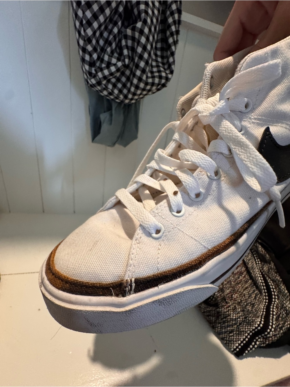 Nike converse style shoes